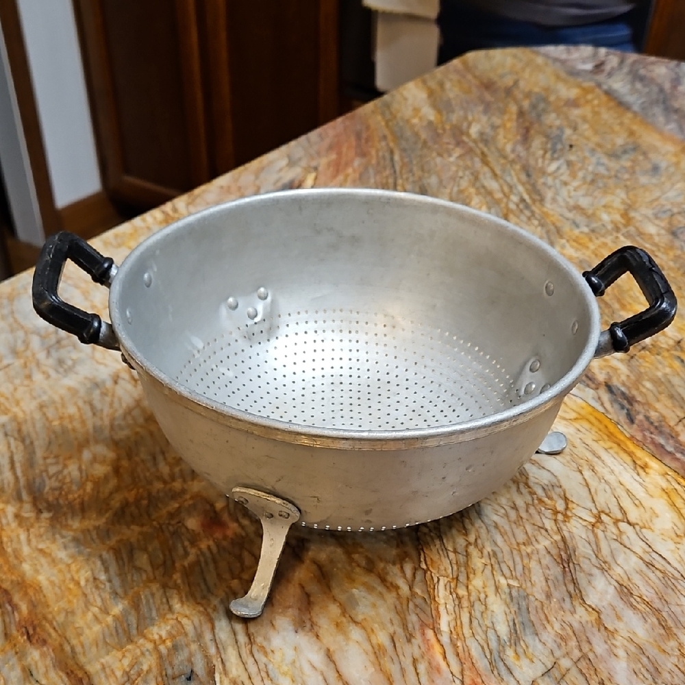 ALFA Vintage Aluminum Colander with Black Handles 9"